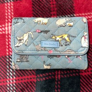 VERA BRADLEY WALLET CAT PRINT. Tons of pocket space! Easy to Wash